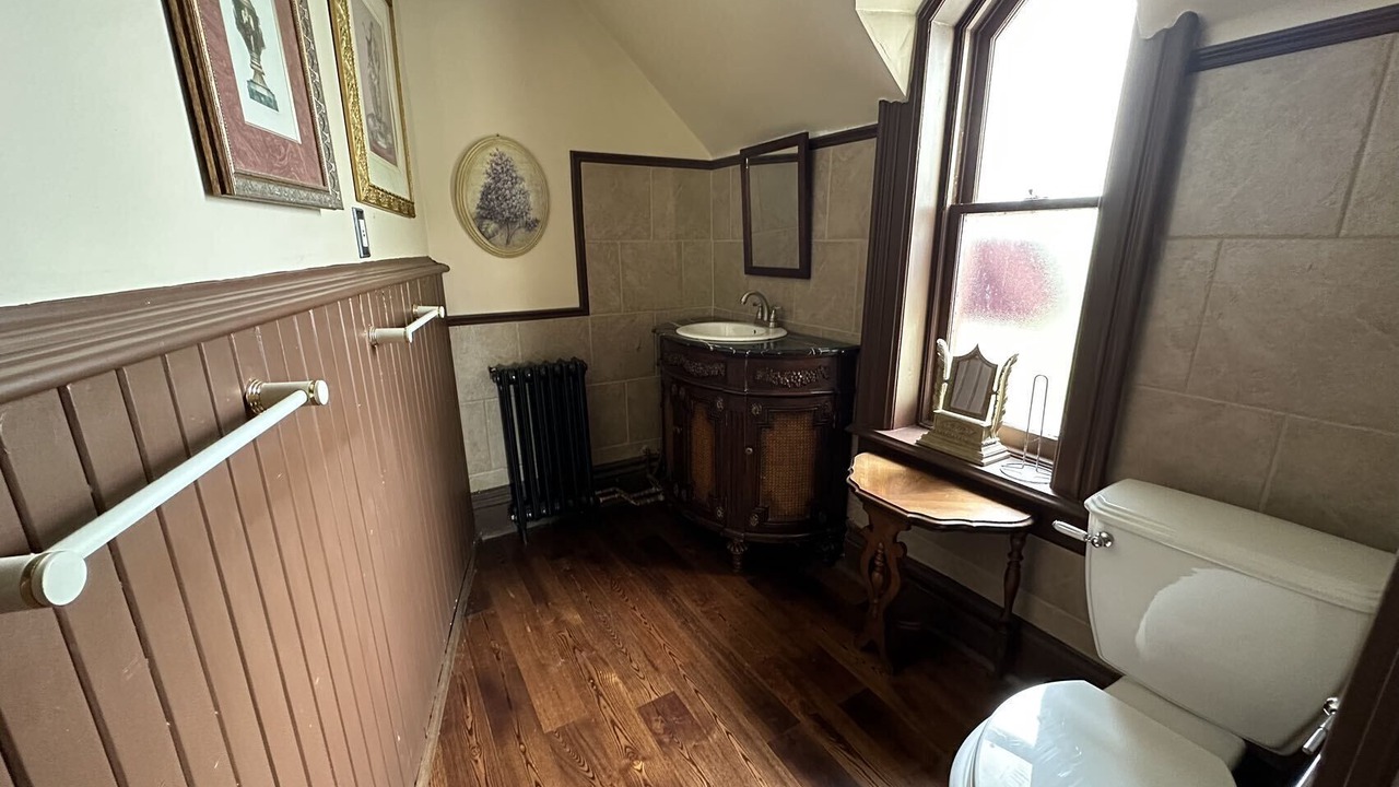 Photo of Bathroom in Niagara Falls