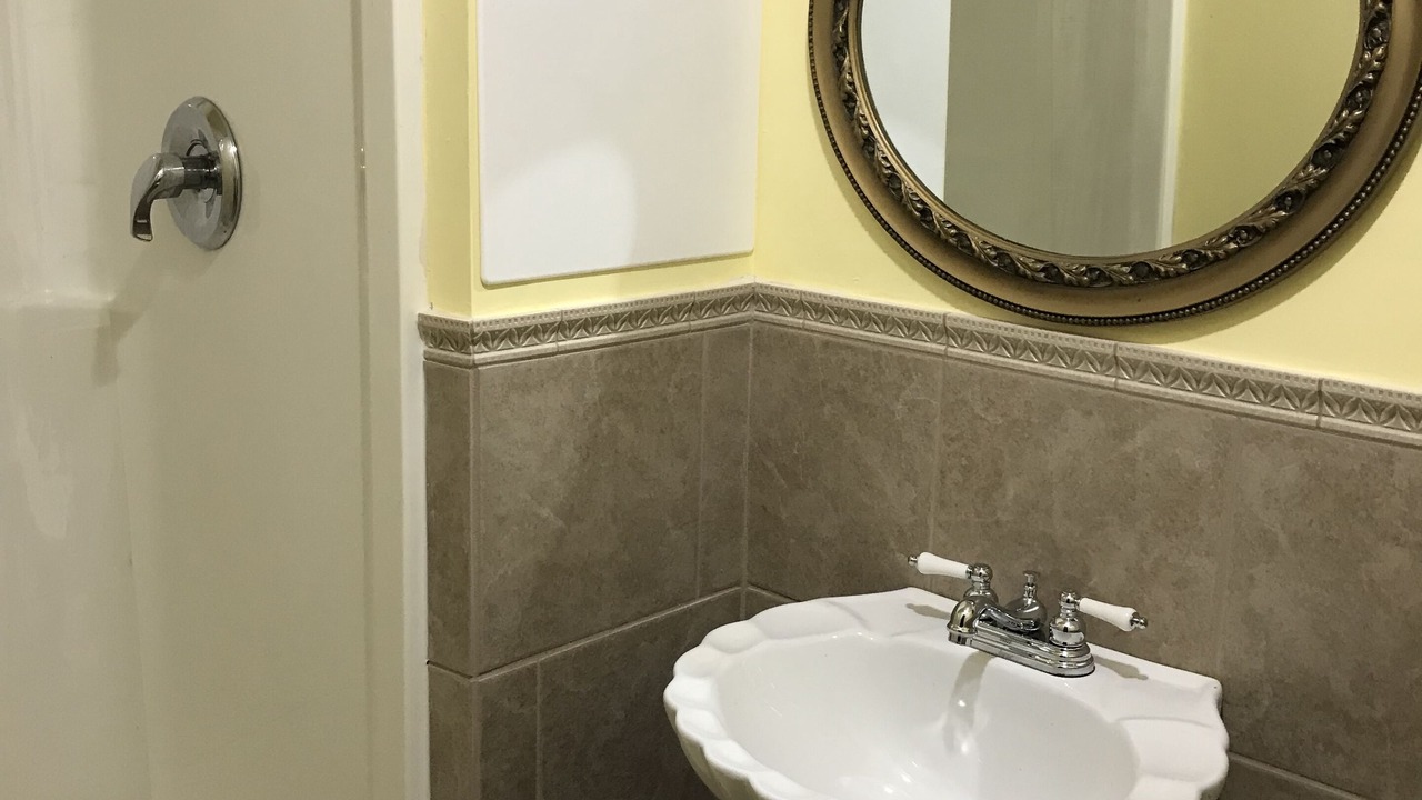 Photo of Bathroom in Niagara Falls