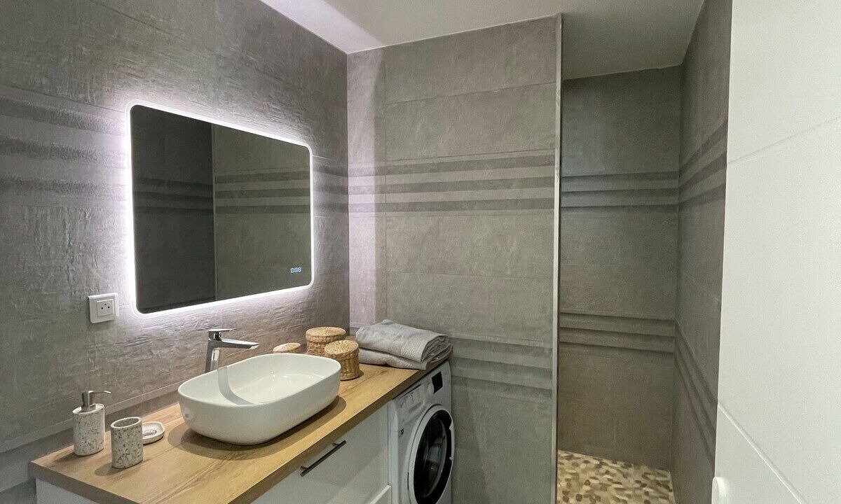 Photo of Bathroom in Les Attaques