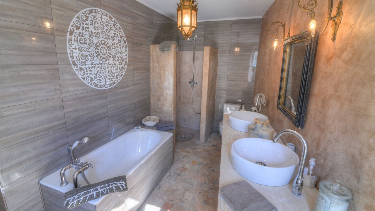 Photo of Bathroom in La Capelle-et-Masmolene