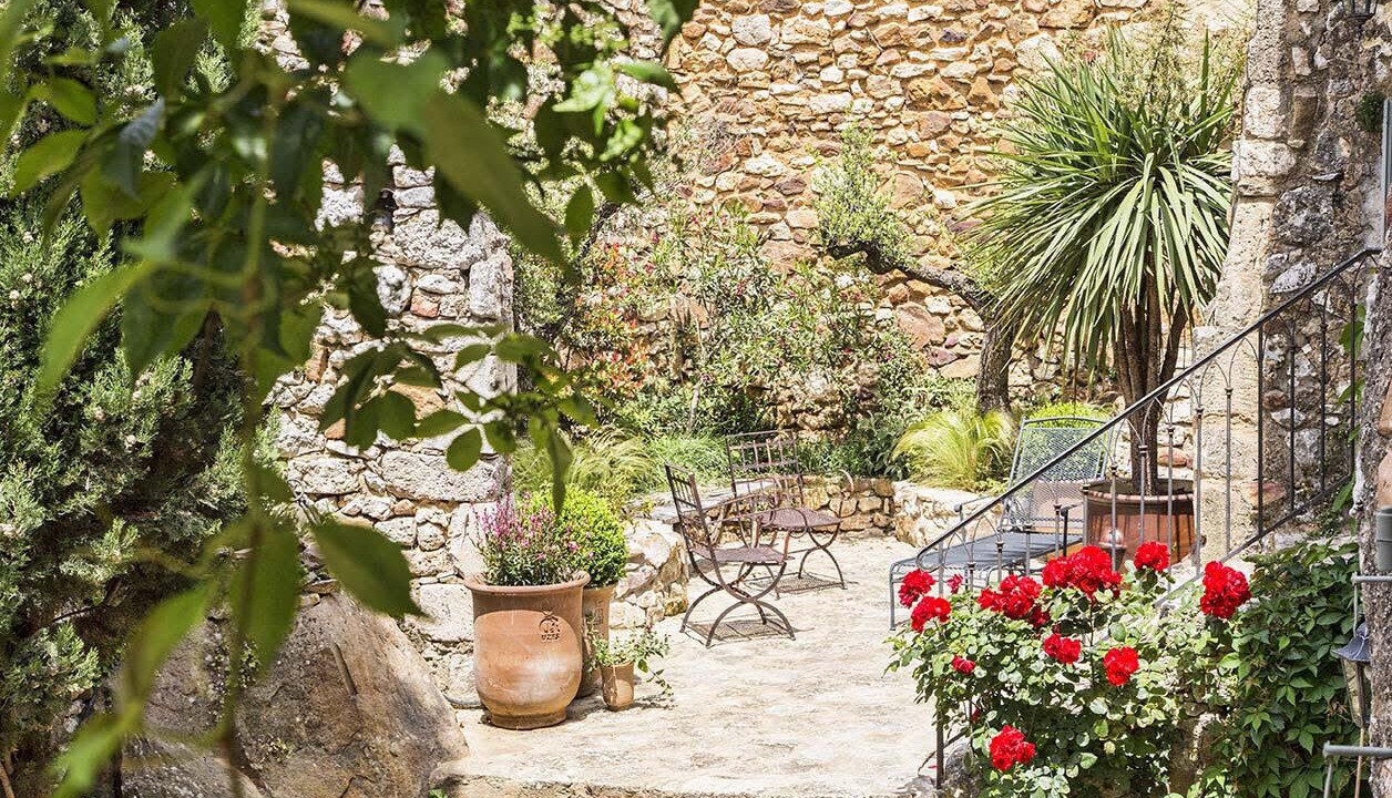 Photo of Outdoor in La Capelle-et-Masmolene