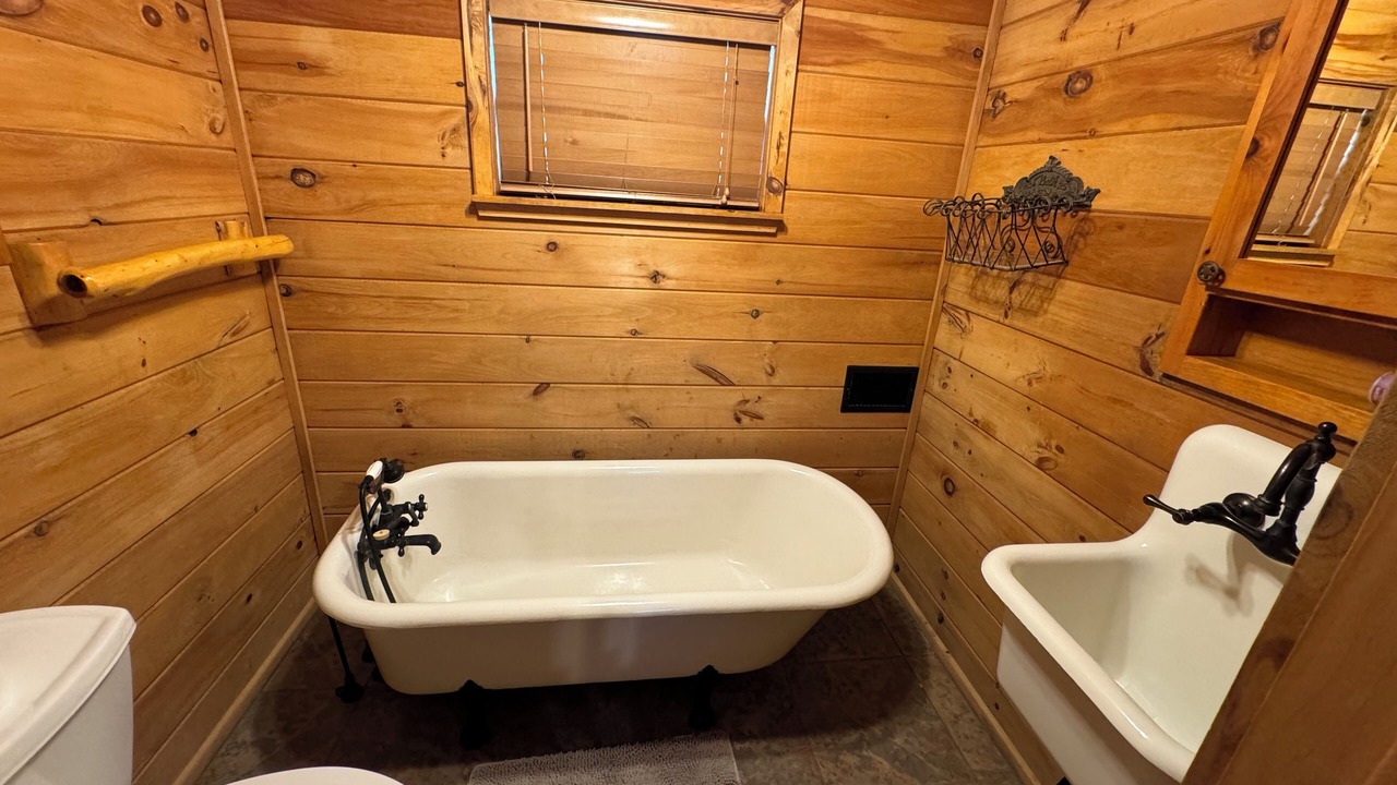 Photo of Bathroom in Jasper