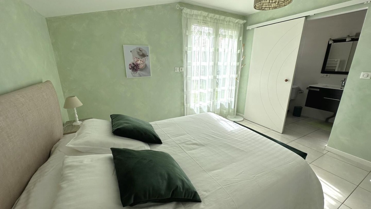 Photo of Bedroom in Lacquy