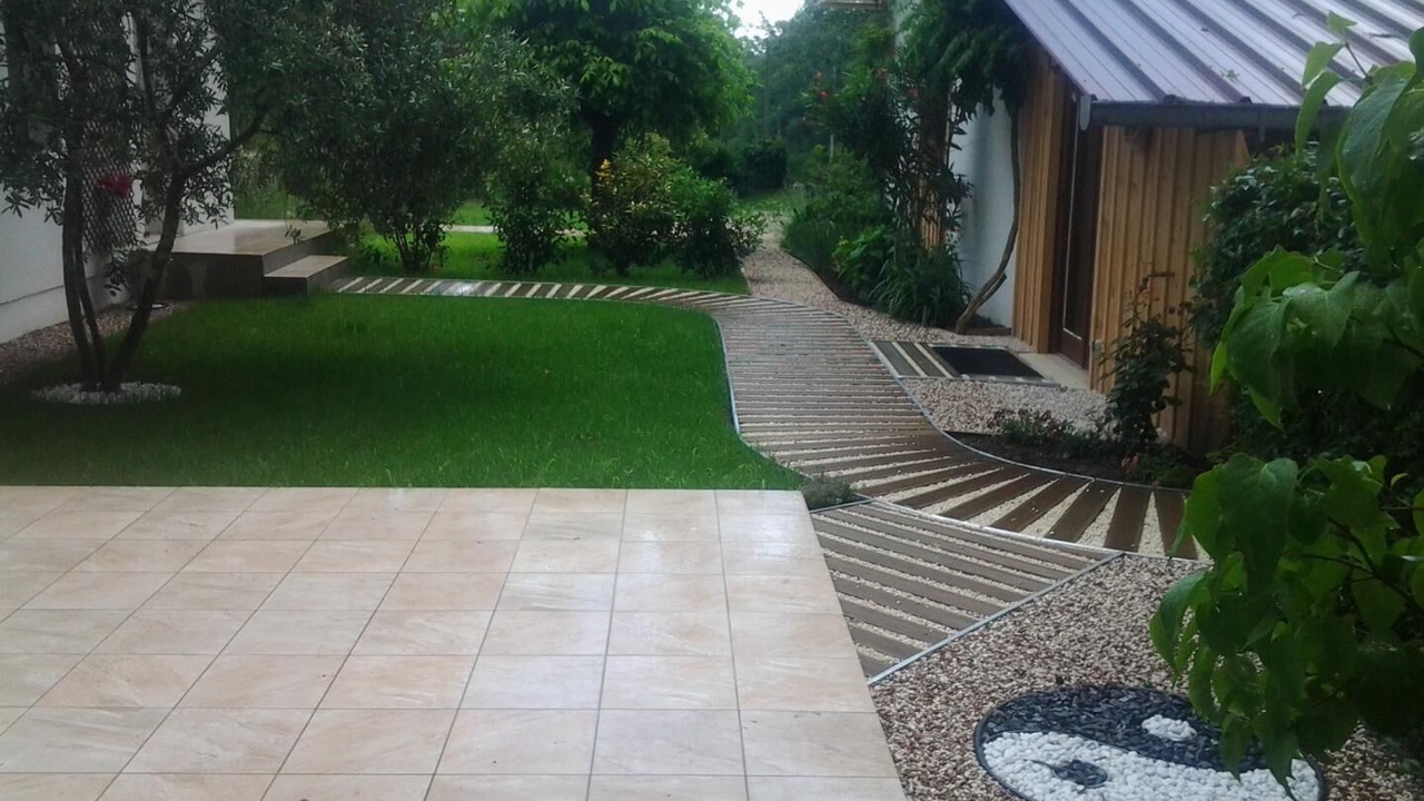 Photo of Outdoor in Lacquy