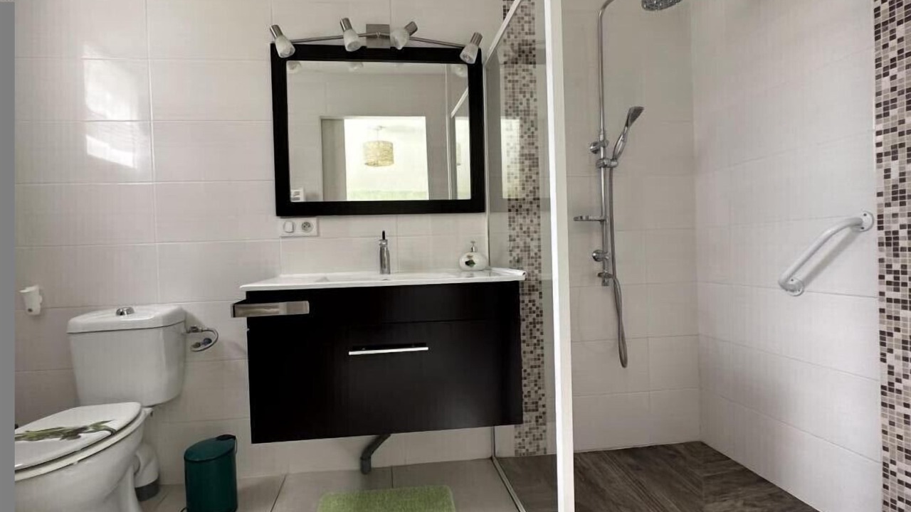 Photo of Bathroom in Lacquy