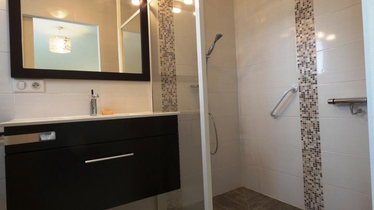 Photo of Bathroom in Lacquy