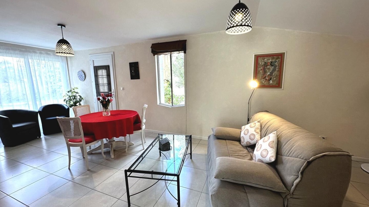 Photo of Livingroom in Lacquy