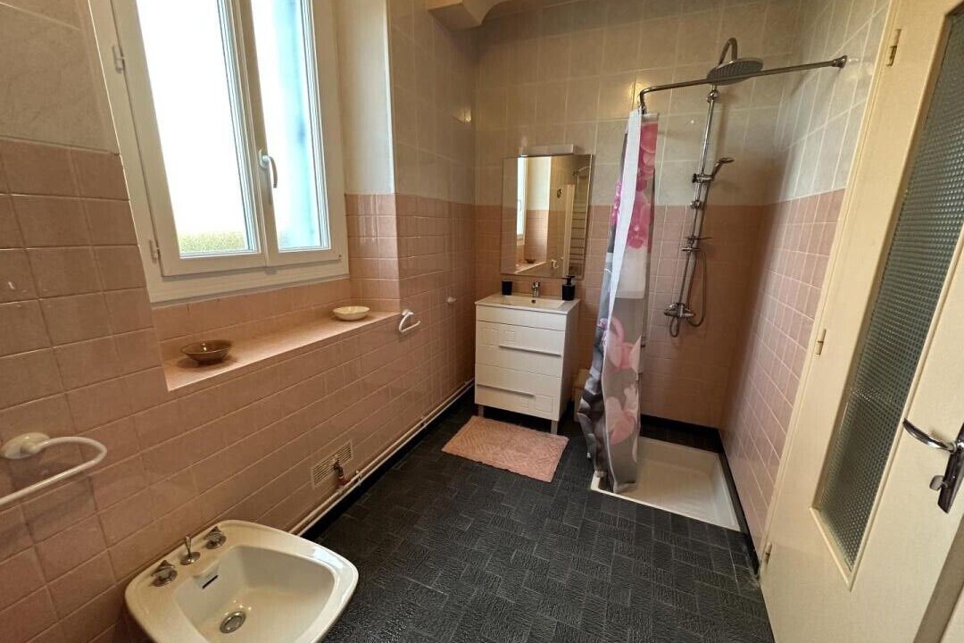Photo of Bathroom in Monget
