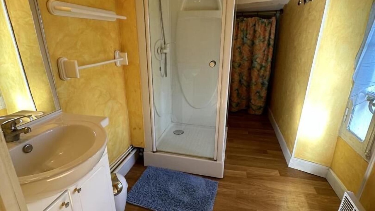 Photo of Bathroom in Monget