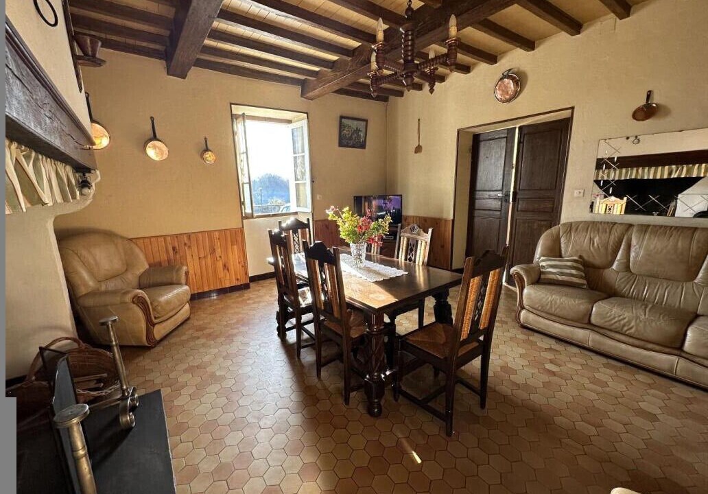 Photo of Livingroom in Monget