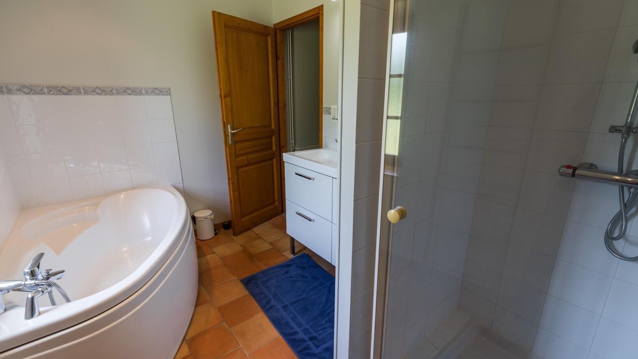 Photo of Bathroom in Canenx-et-Reaut