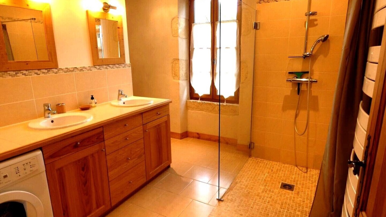 Photo of Bathroom in Pissos