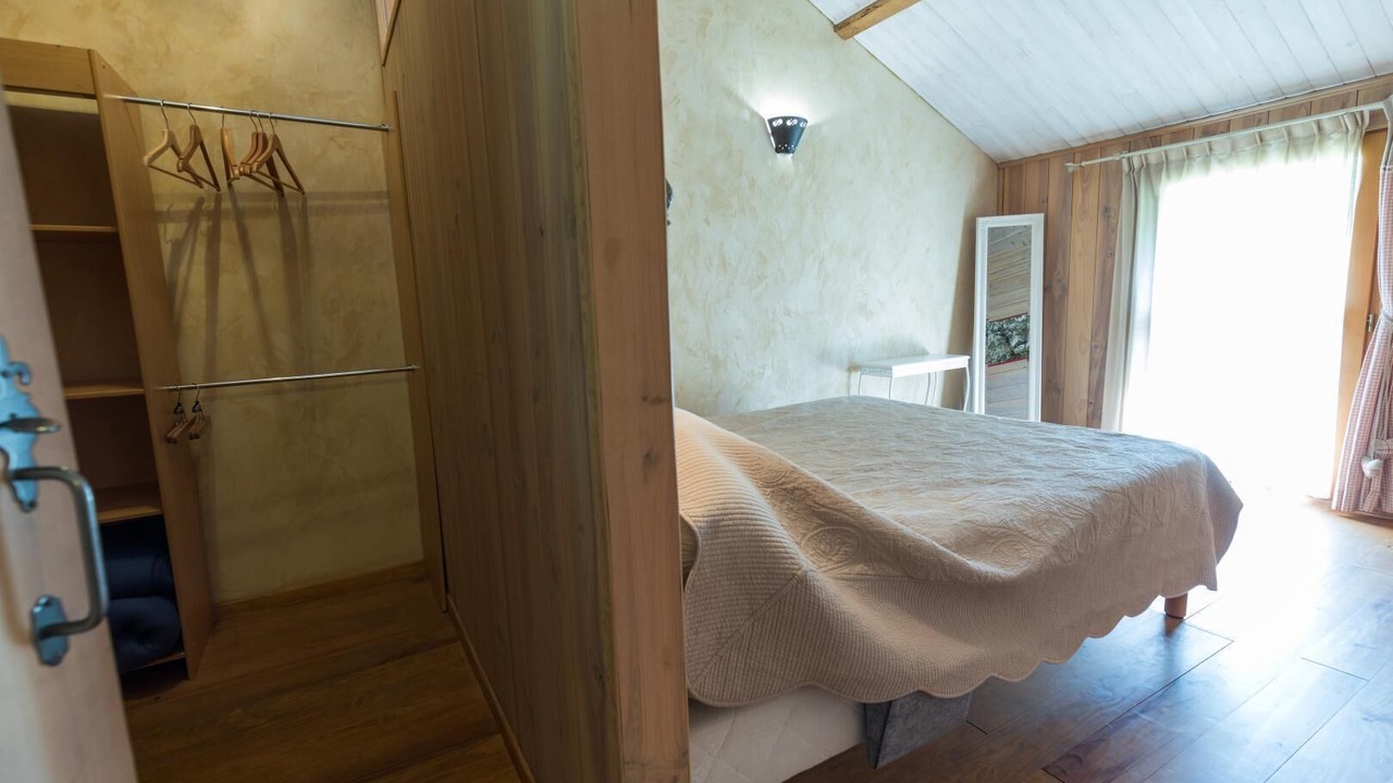 Photo of Bedroom in Vert