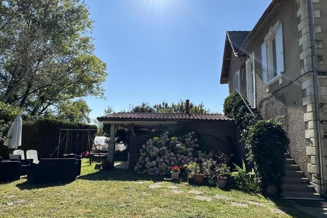 Photo of Outdoor in Escource