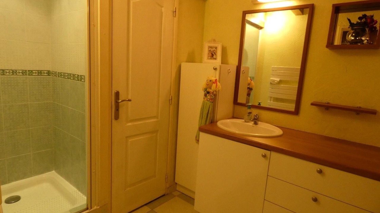 Photo of Bathroom in Oeyreluy
