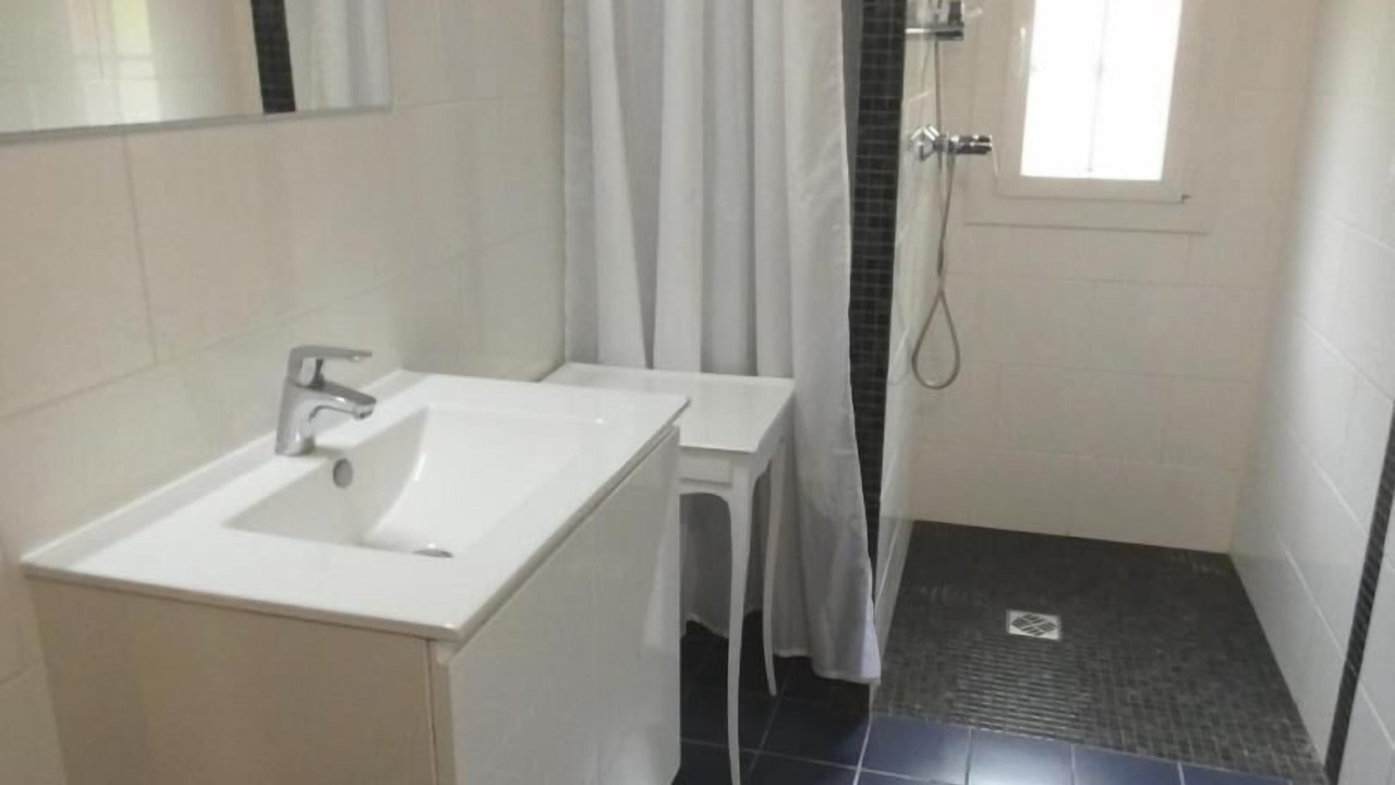 Photo of Bathroom in Lesperon