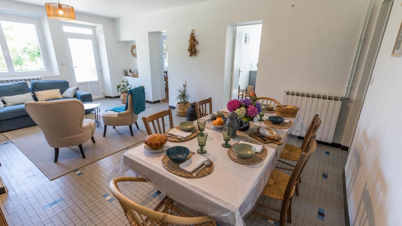 Photo of Others in Eyres-Moncube