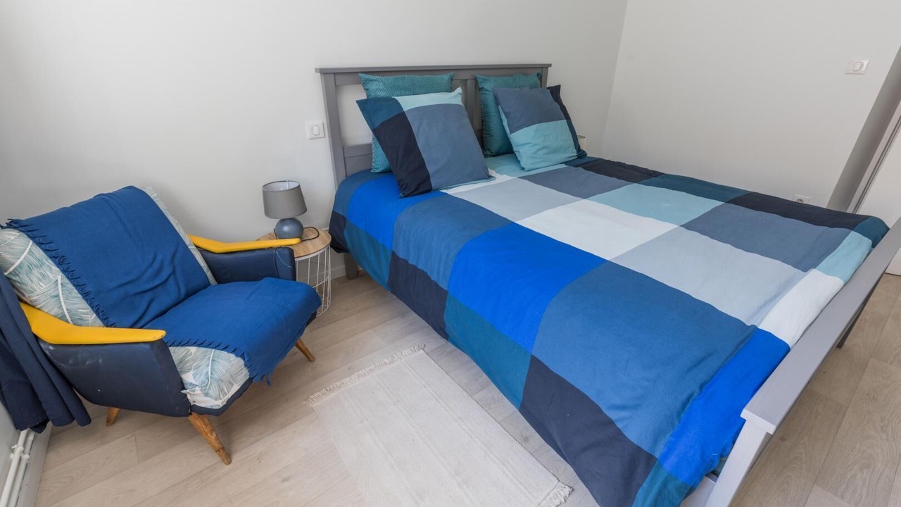 Photo of Bedroom in Eyres-Moncube