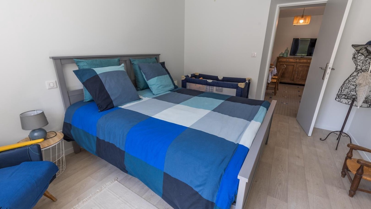 Photo of Bedroom in Eyres-Moncube