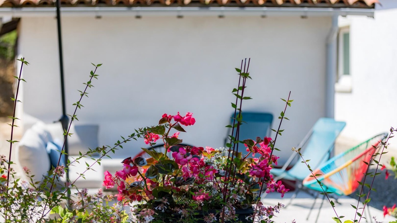 Photo of Outdoor in Eyres-Moncube