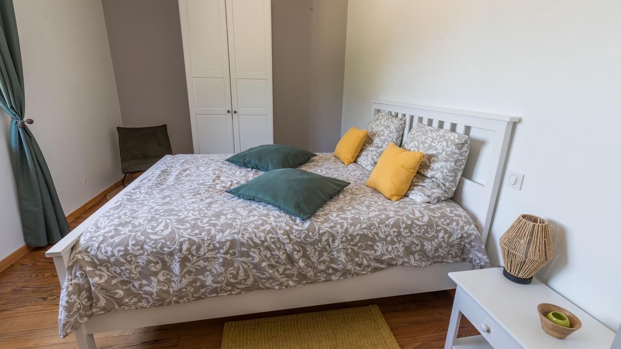 Photo of Bedroom in Eyres-Moncube