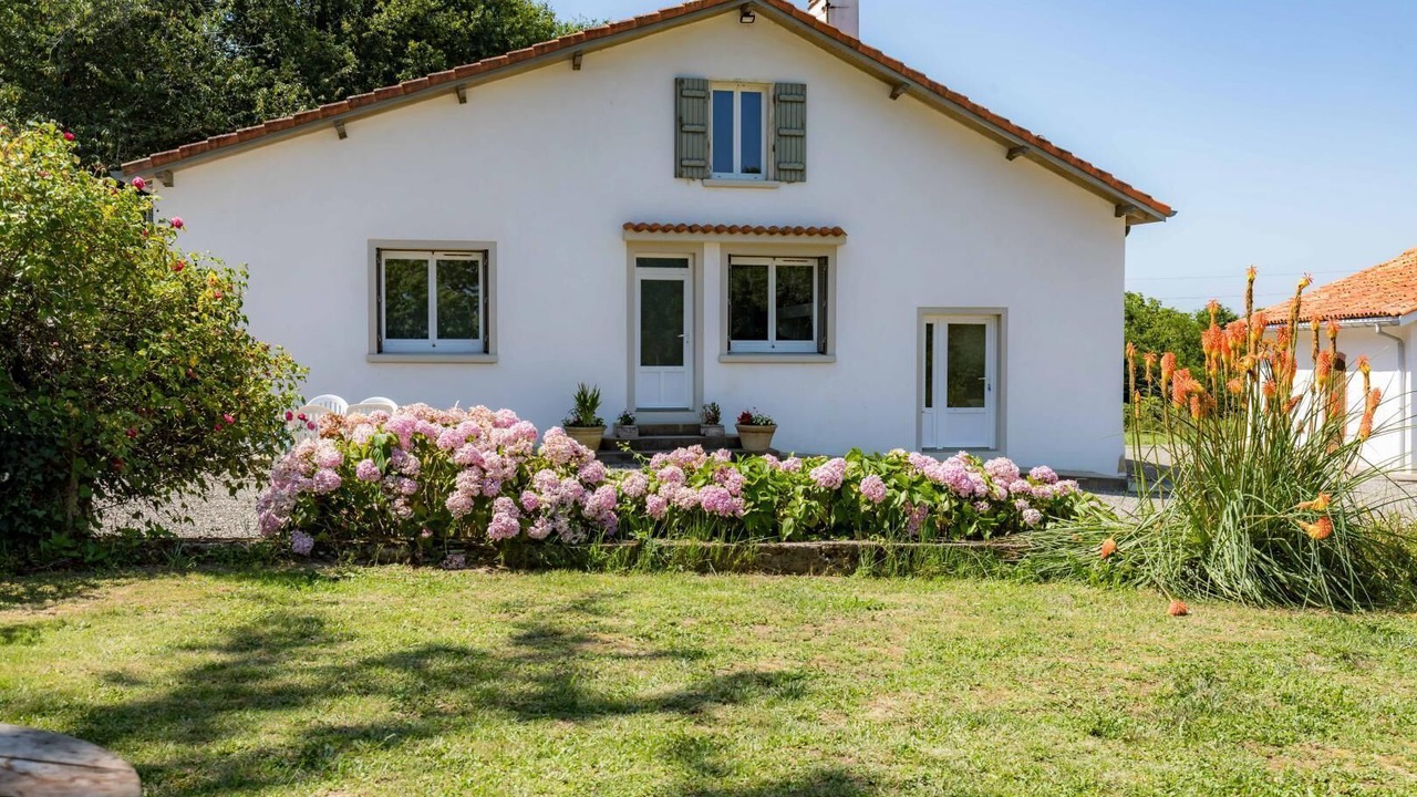 Photo of Outdoor in Eyres-Moncube