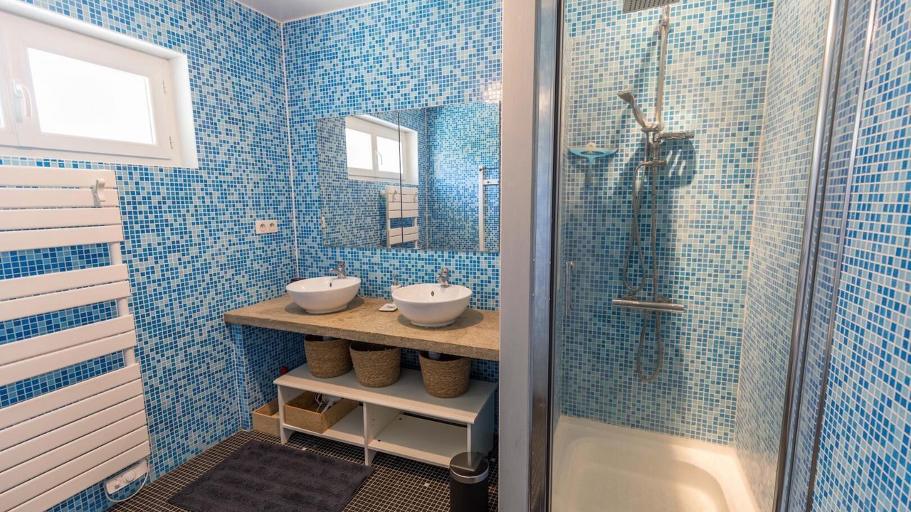 Photo of Bathroom in Eyres-Moncube