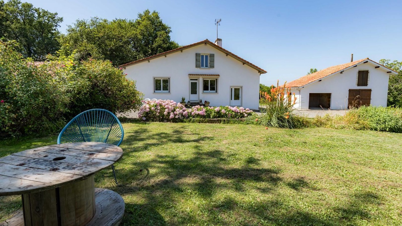 Photo of Patio Balcony in Eyres-Moncube