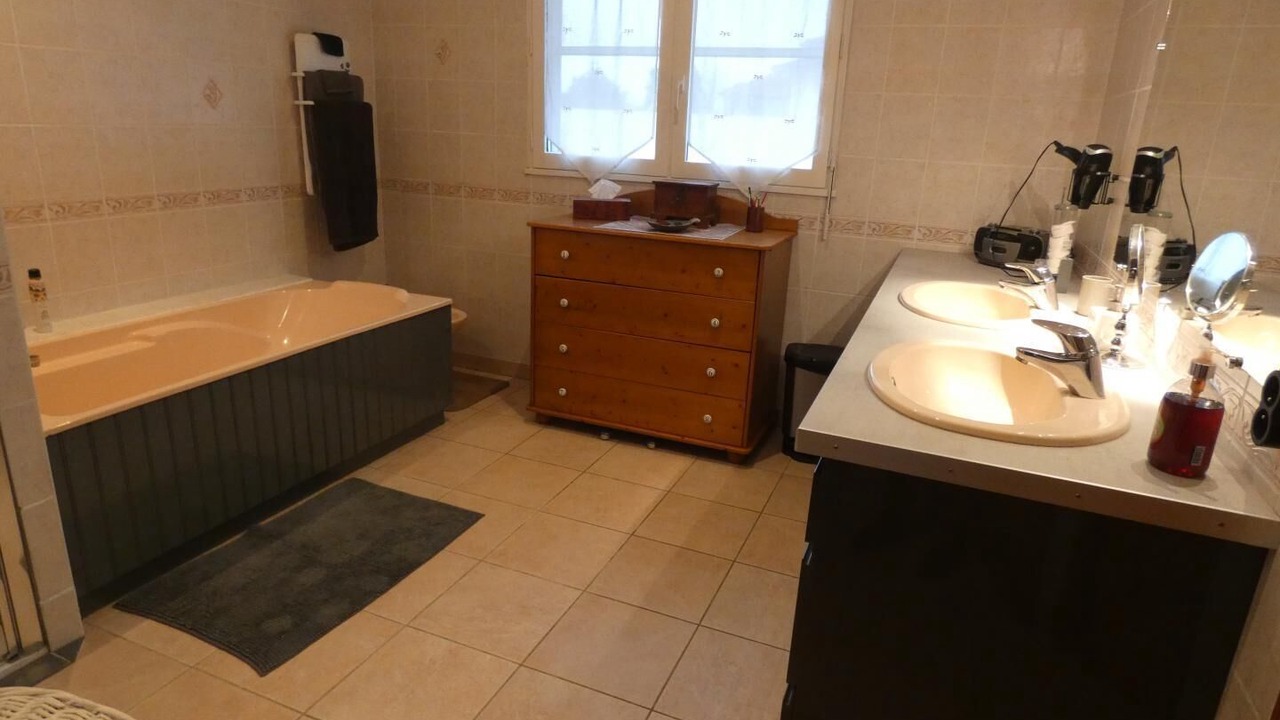 Photo of Bathroom in Onard