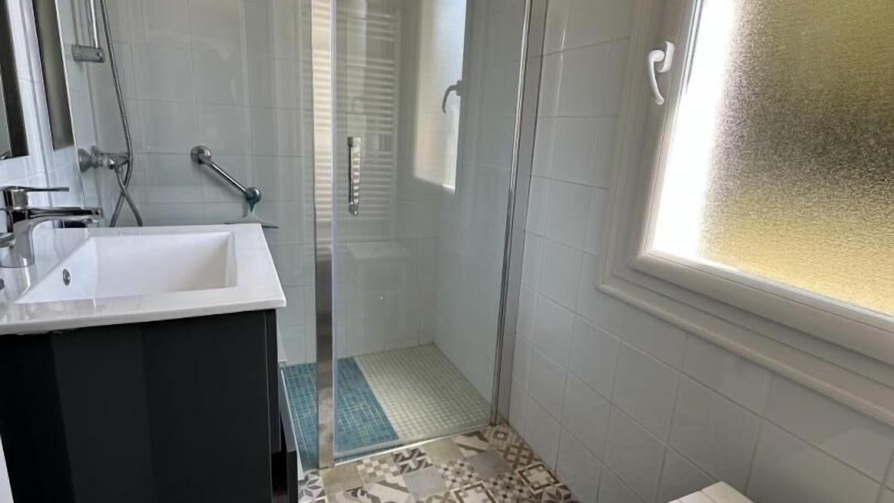 Photo of Bathroom in Hinx