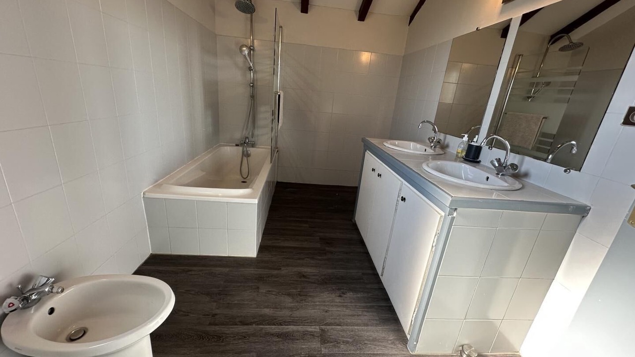 Photo of Bathroom in Larbey