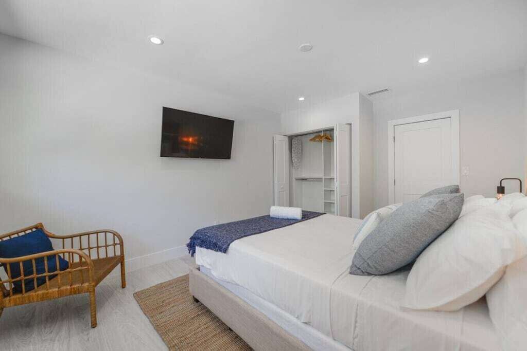 Photo of Bedroom in Portlock