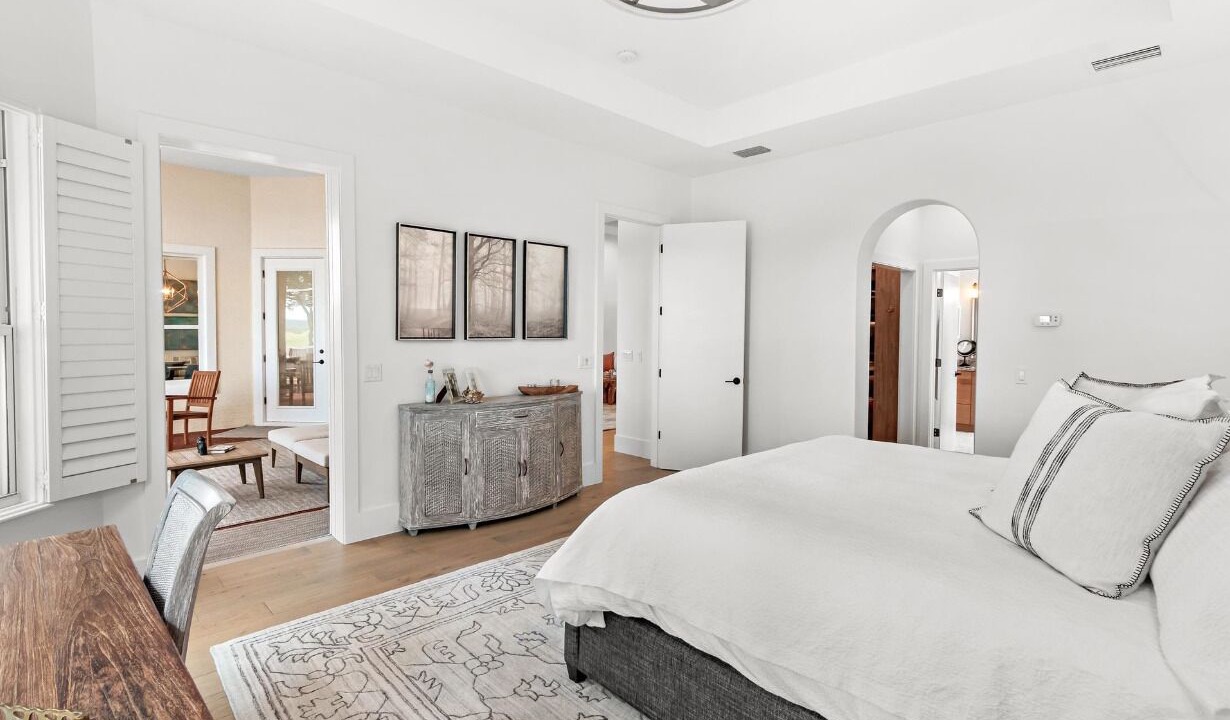 Photo of Bedroom in Portlock