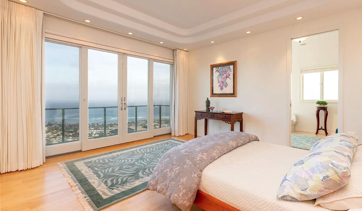 Photo of Bedroom in Portlock