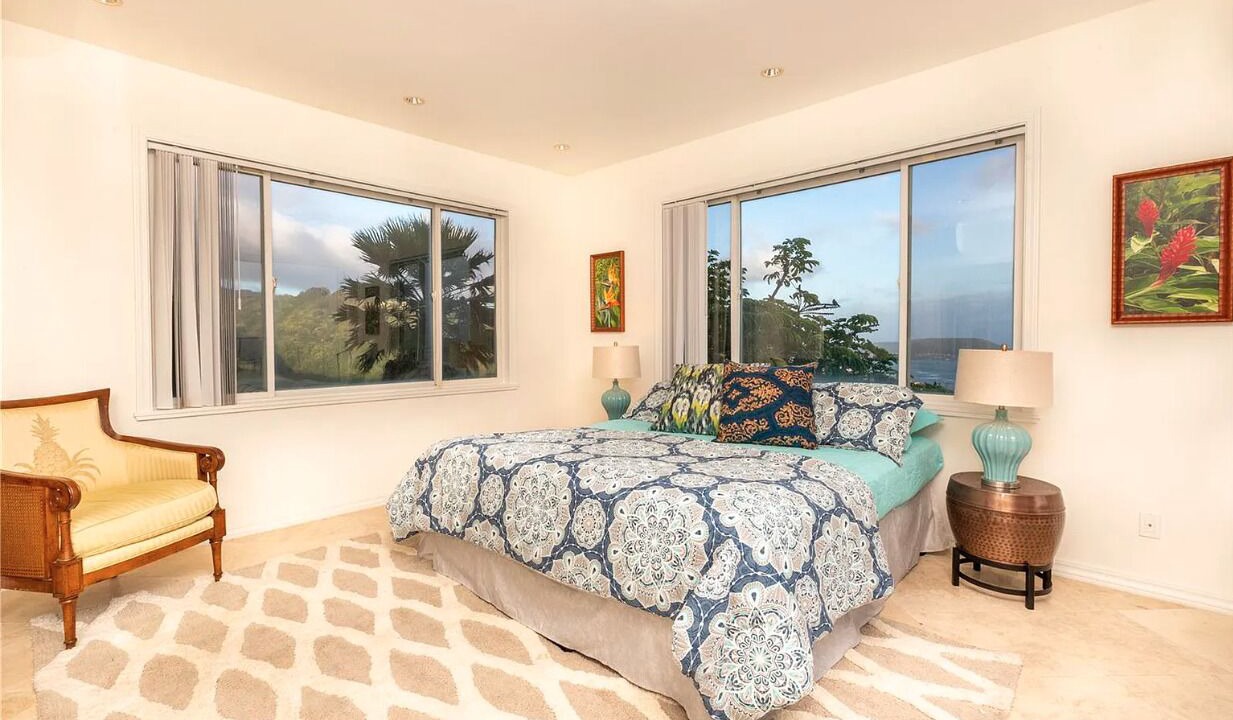 Photo of Bedroom in Portlock
