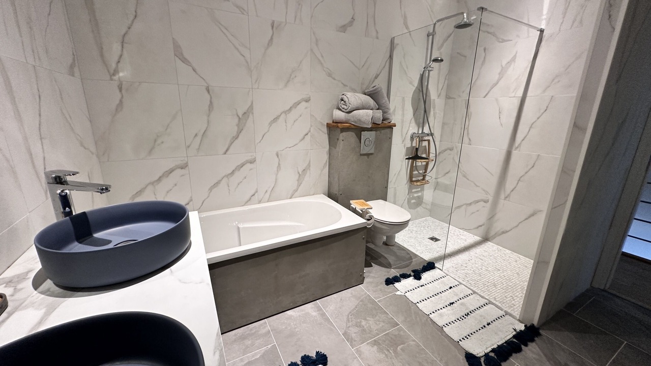 Photo of Bathroom in Les Attaques