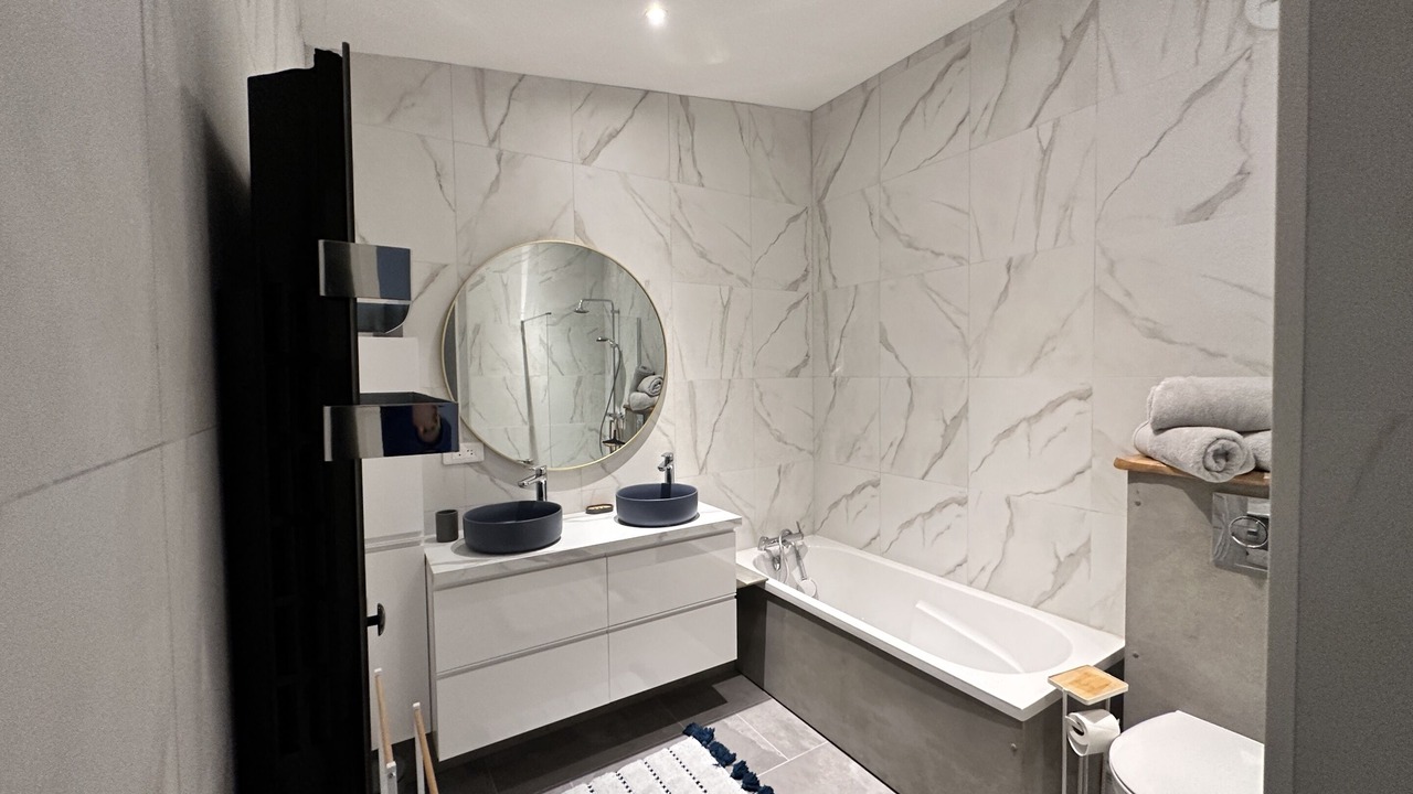 Photo of Bathroom in Les Attaques