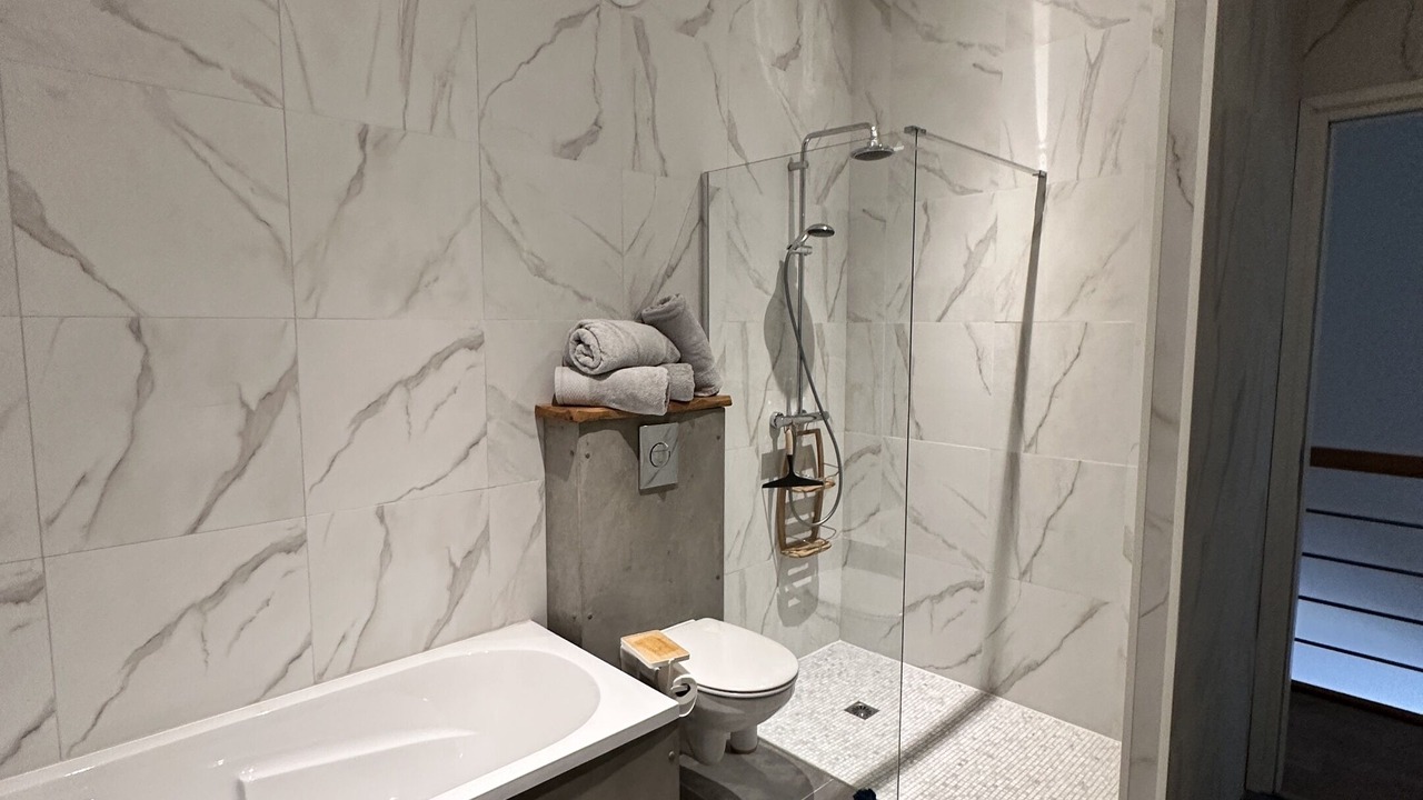 Photo of Bathroom in Les Attaques