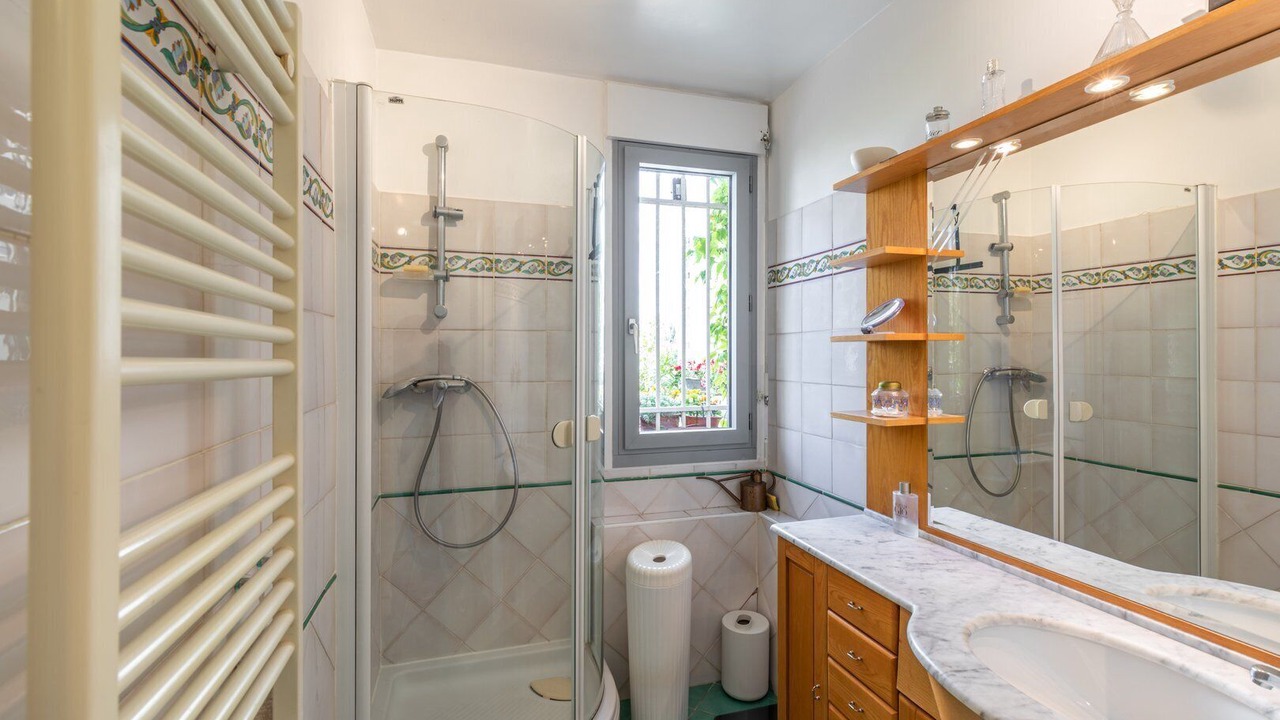 Photo of Bathroom in Quartier de la Salpetriere