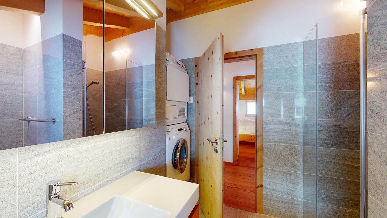 Photo of Bathroom in Madulain