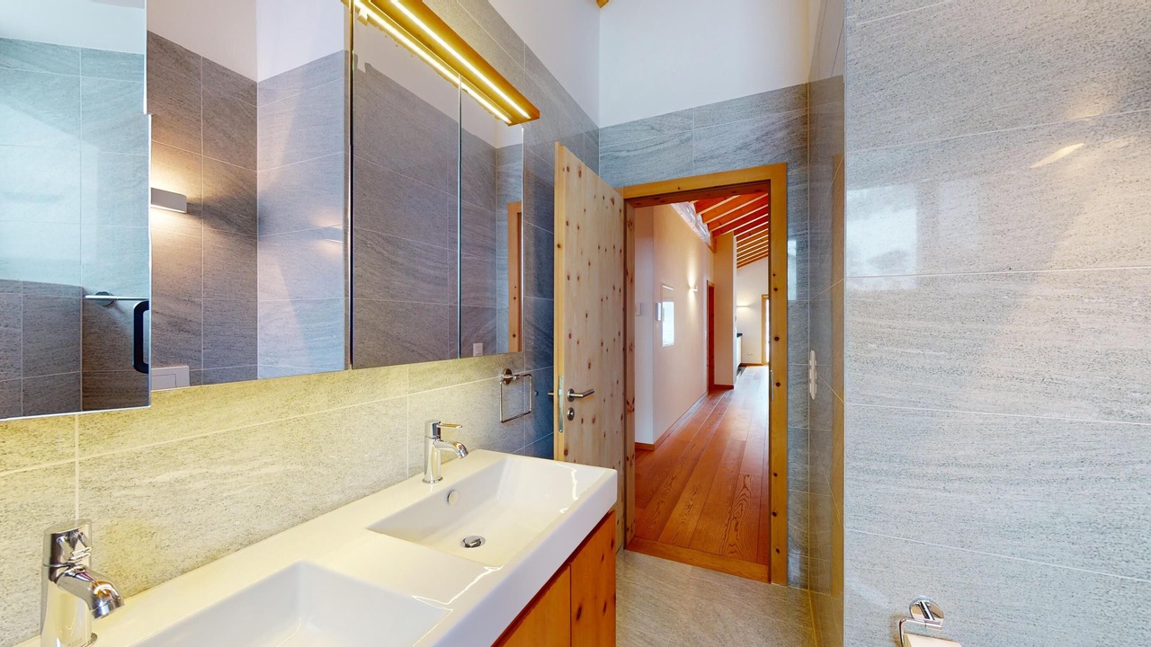 Photo of Bathroom in Madulain