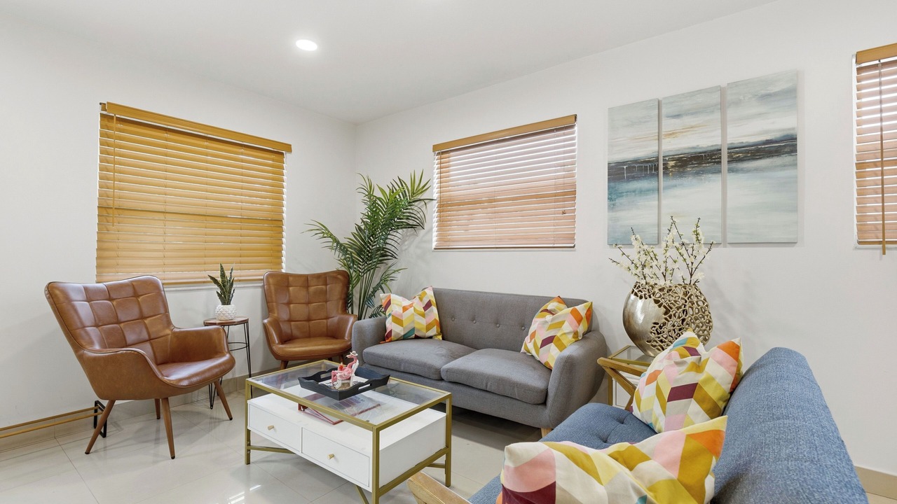 Photo of Livingroom in Ludlam