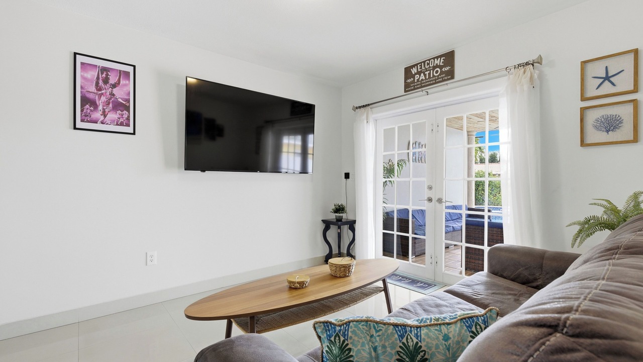 Photo of Livingroom in Ludlam