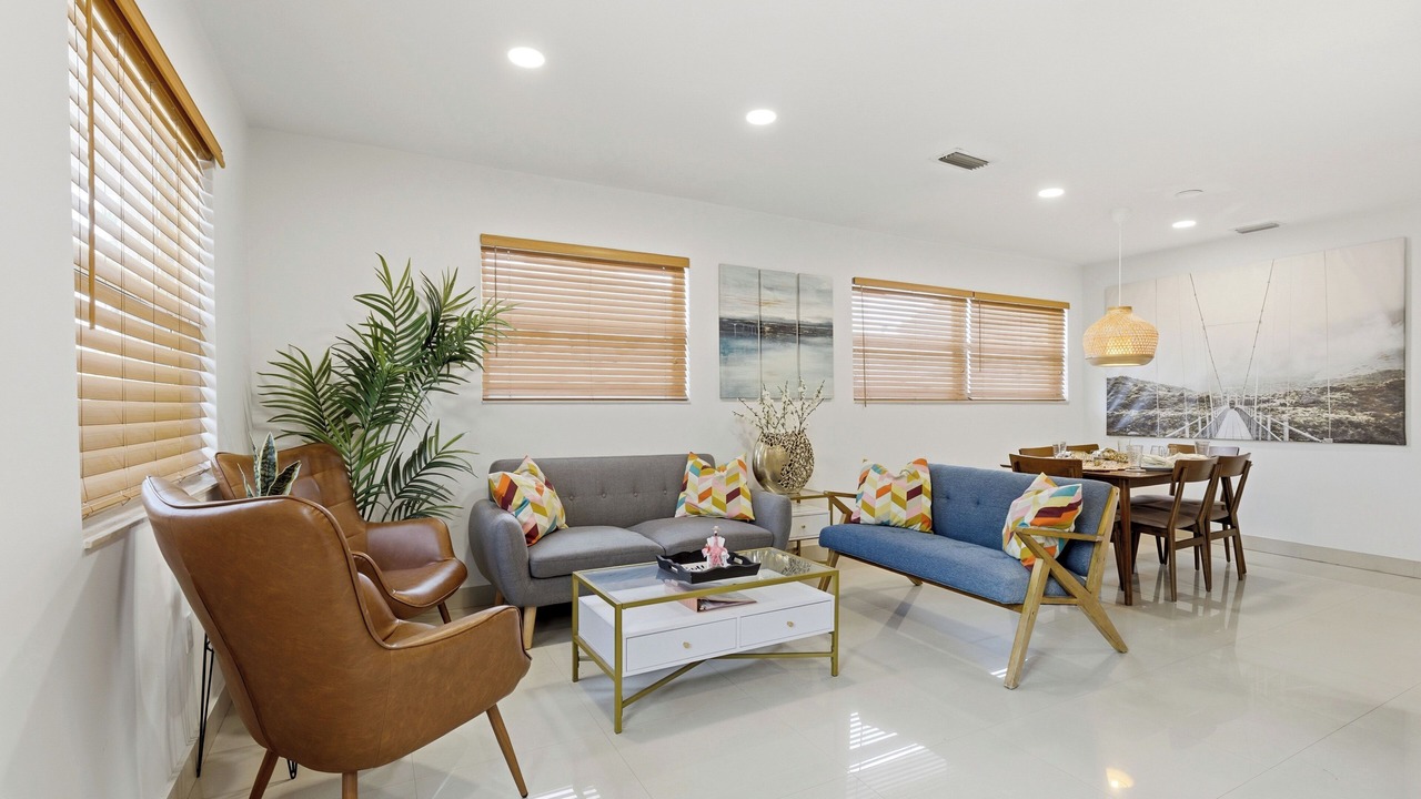 Photo of Livingroom in Ludlam