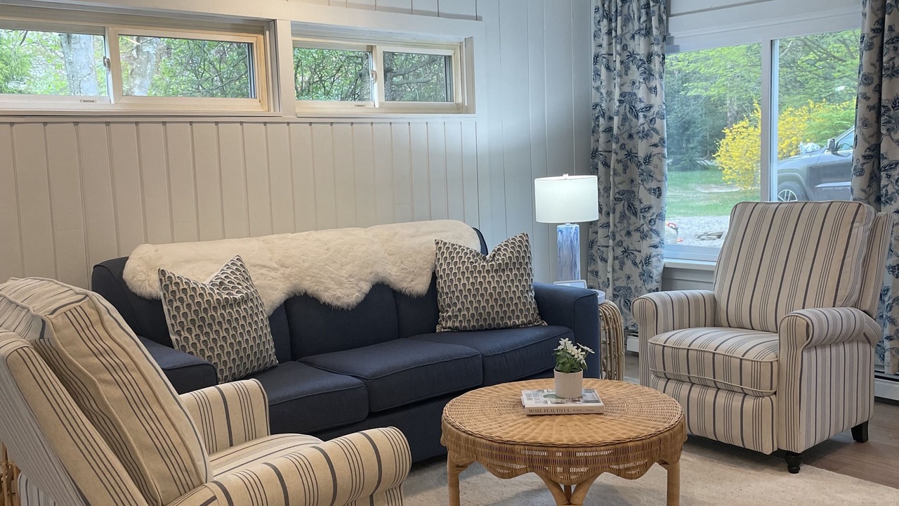 Photo of Livingroom in Montague