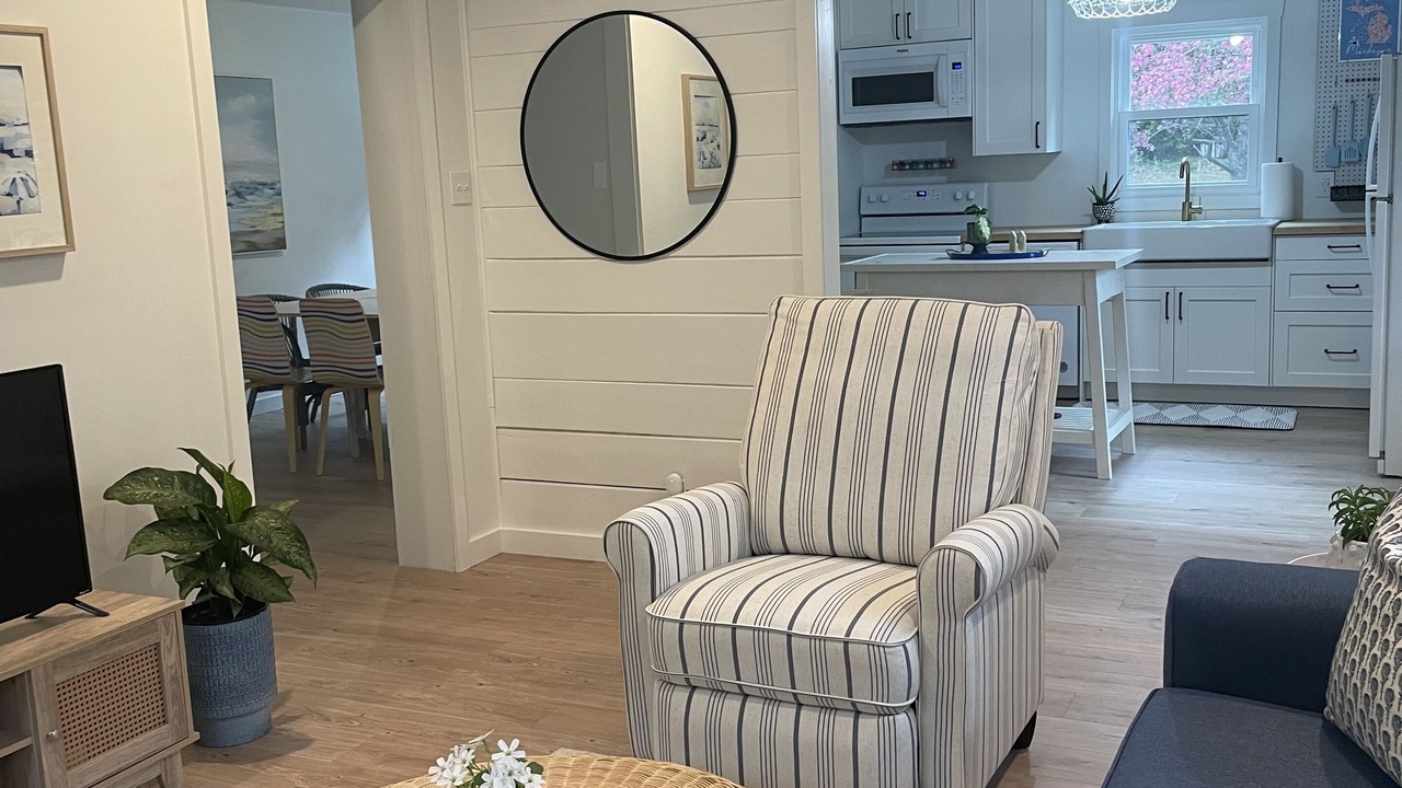 Photo of Livingroom in Montague