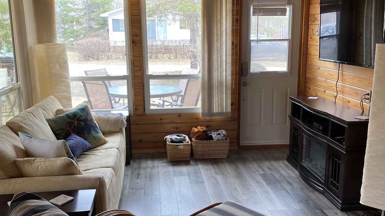 Photo of Livingroom in Grand Beach