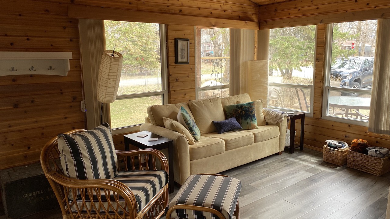 Photo of Livingroom in Grand Beach
