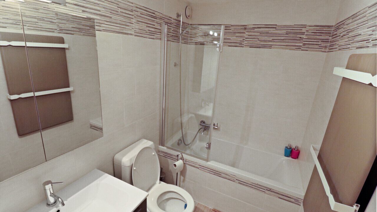 Photo of Bathroom in Vex