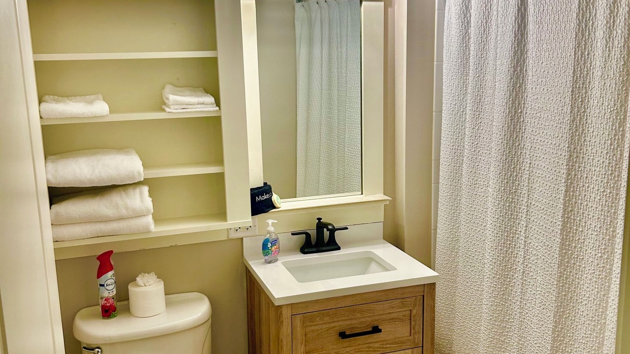 Photo of Bathroom in Baytowne Wharf